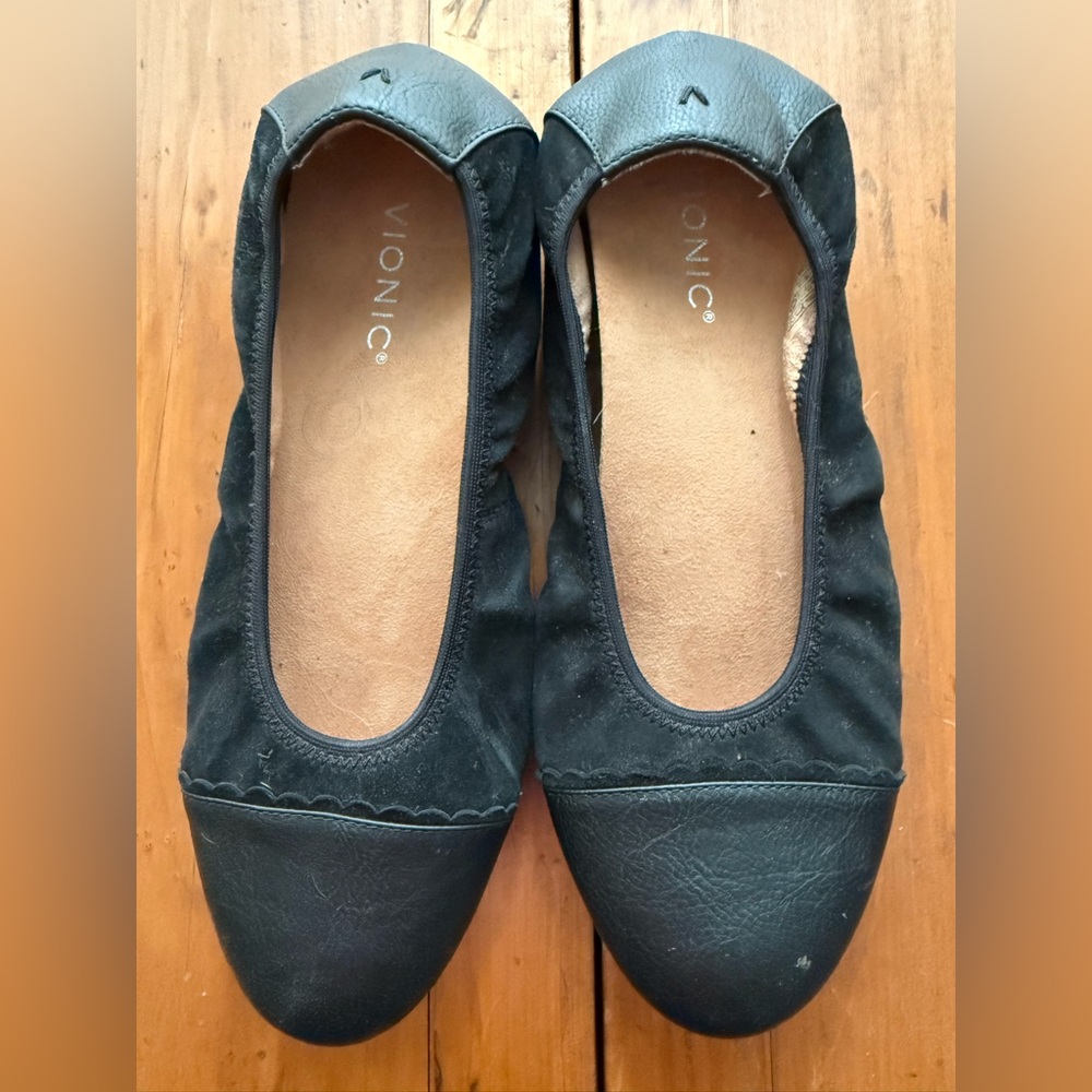 VIONIC, Size 11, Black Leather Tina Cap Toe Ballet